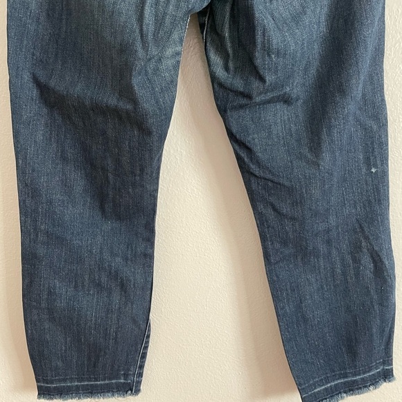 Kut from the Kloth Size 6 Dark Wash Distressed Denim Jeans - Picture 8 of 8